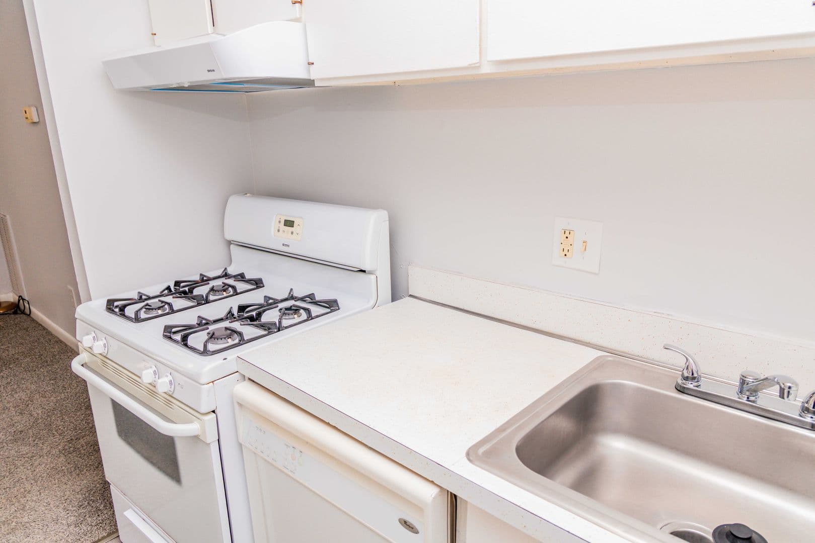 Charlottesville House: 525 Burgoyne Rd, Apt #13