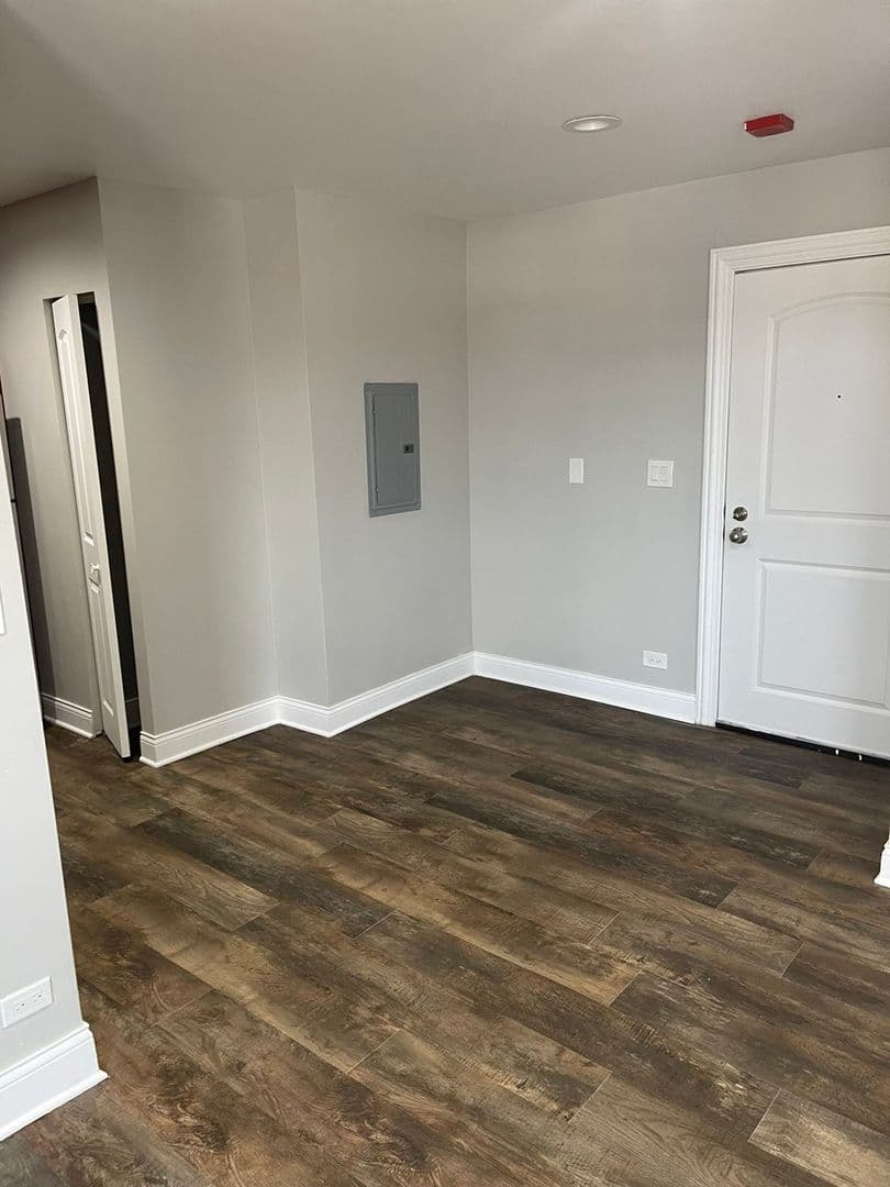 Waukegan Apartment: 10 N Sheridan Rd.