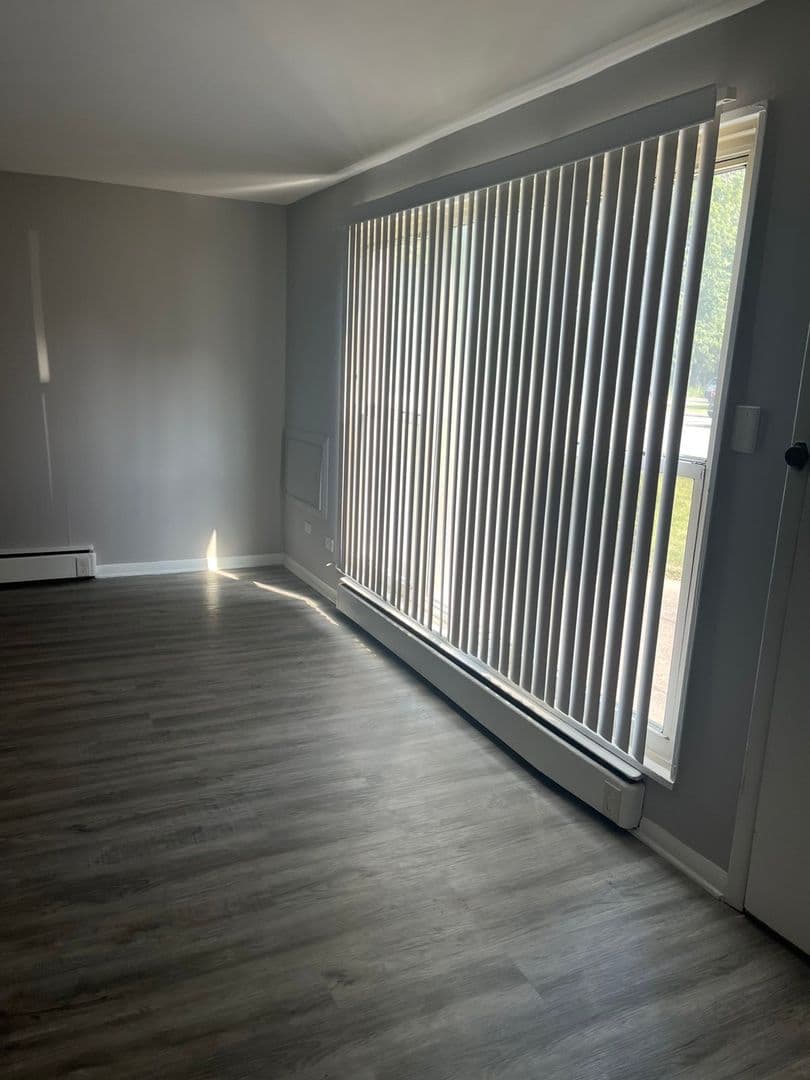 Dolton Apartment: 1450 E 154th Pl