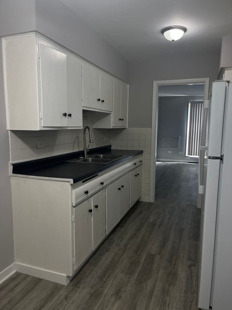 Dolton Apartment: 1450 E 154th Pl