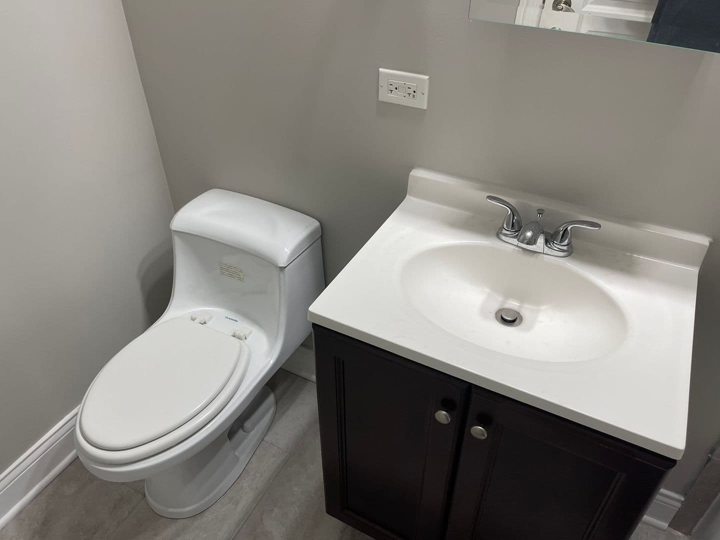 Waukegan Apartment: 10 N Sheridan Rd.