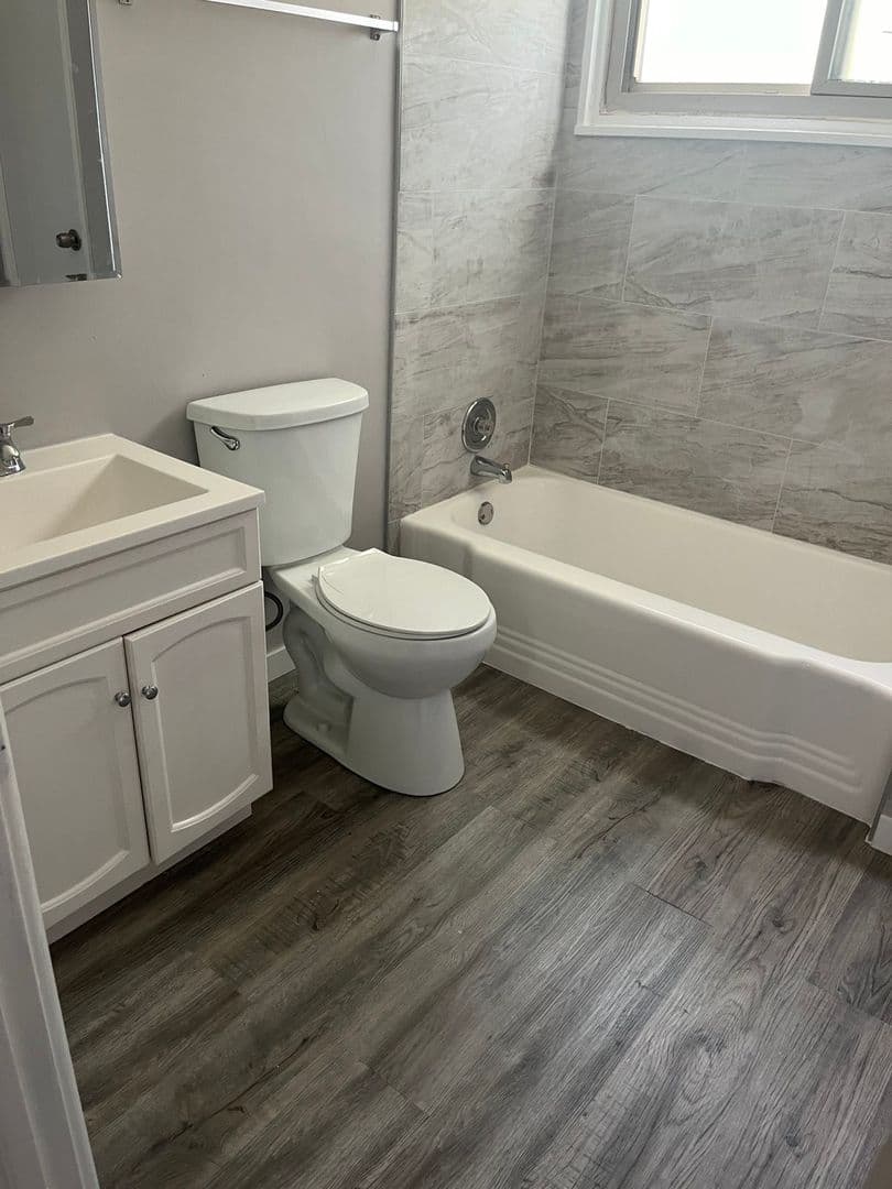 Dolton Apartment: 1450 E 154th Pl