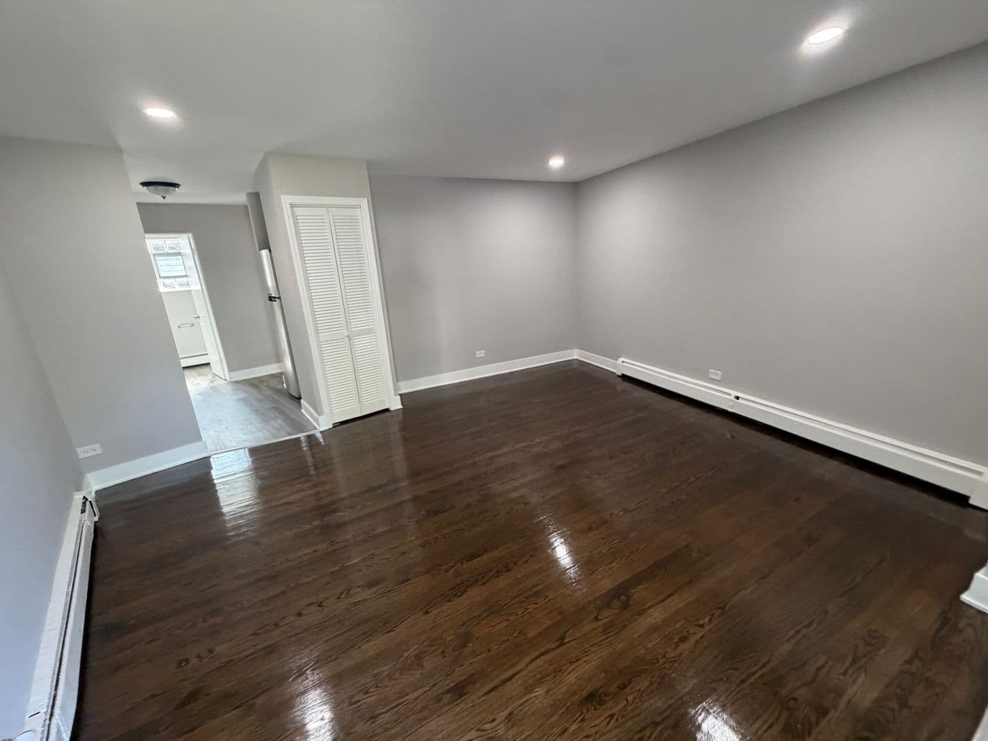 Chicago Apartment: 6901 N Ridge Blvd. - 6901-1B