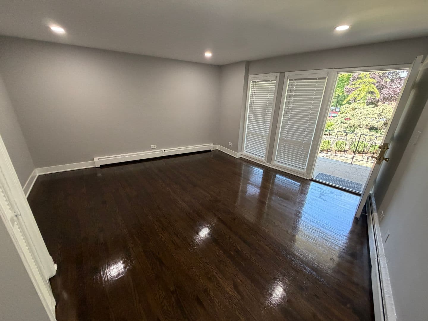 Chicago Apartment: 6901 N Ridge Blvd. - 6901-1B