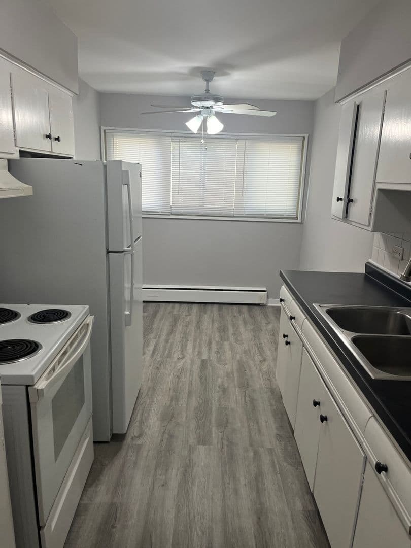 Dolton Apartment: 1450 E 154th Pl