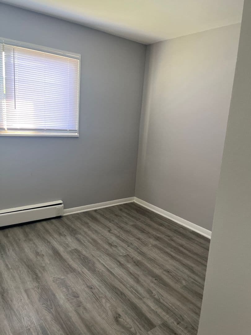 Dolton Apartment: 1450 E 154th Pl