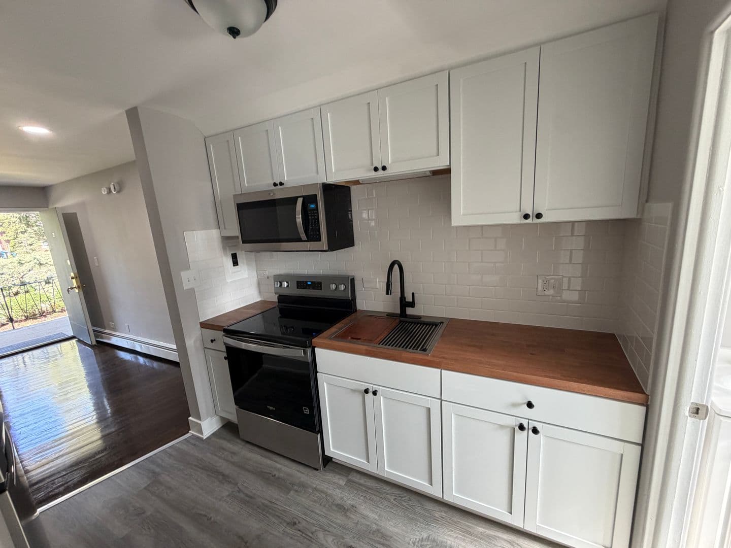 Chicago Apartment: 6901 N Ridge Blvd. - 6901-1B