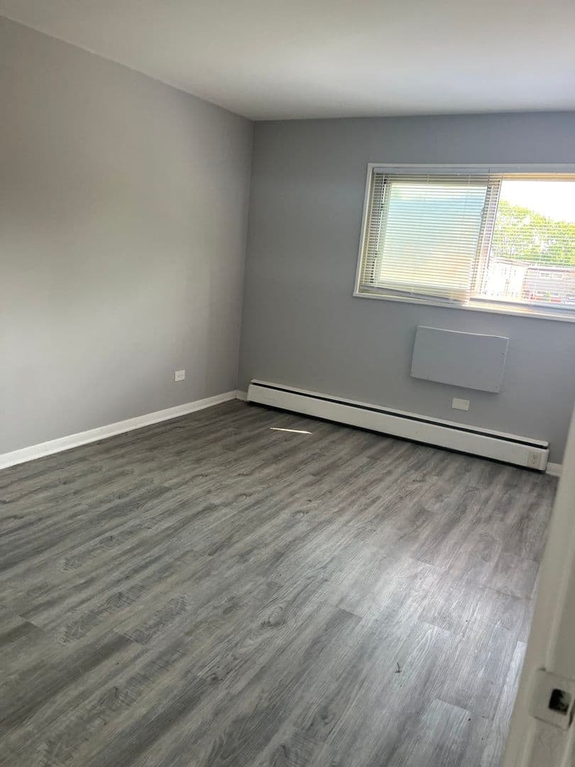 Dolton Apartment: 1450 E 154th Pl