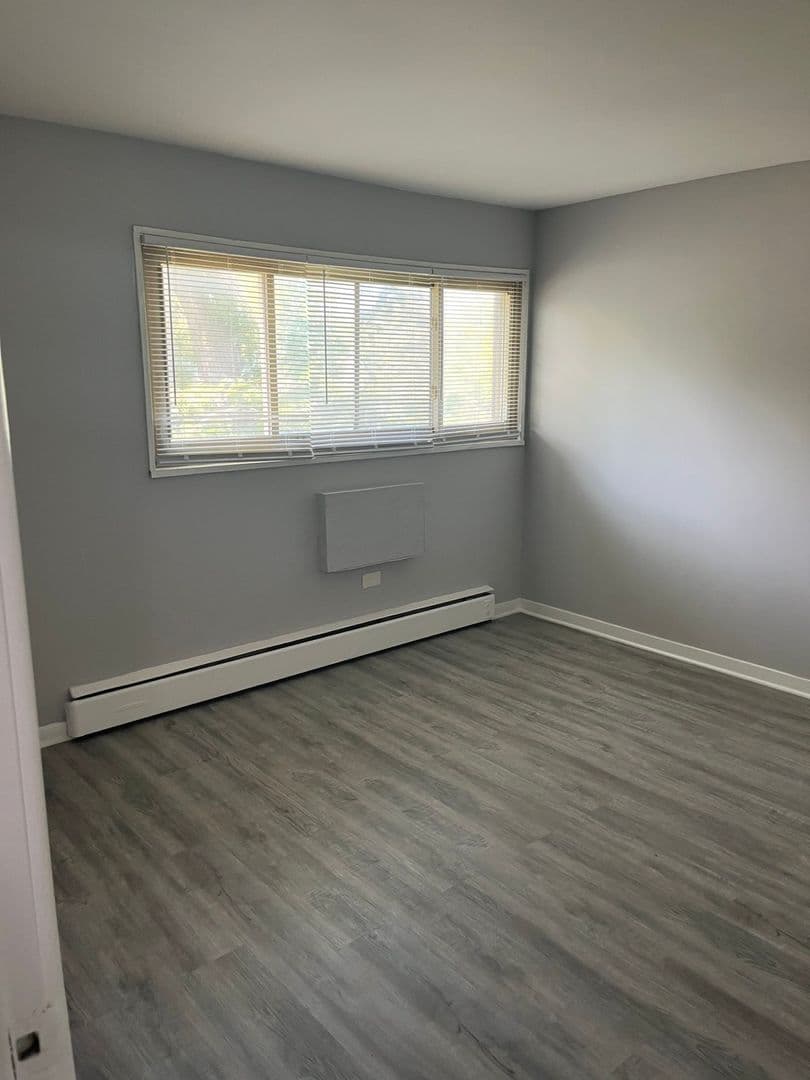 Dolton Apartment: 1450 E 154th Pl