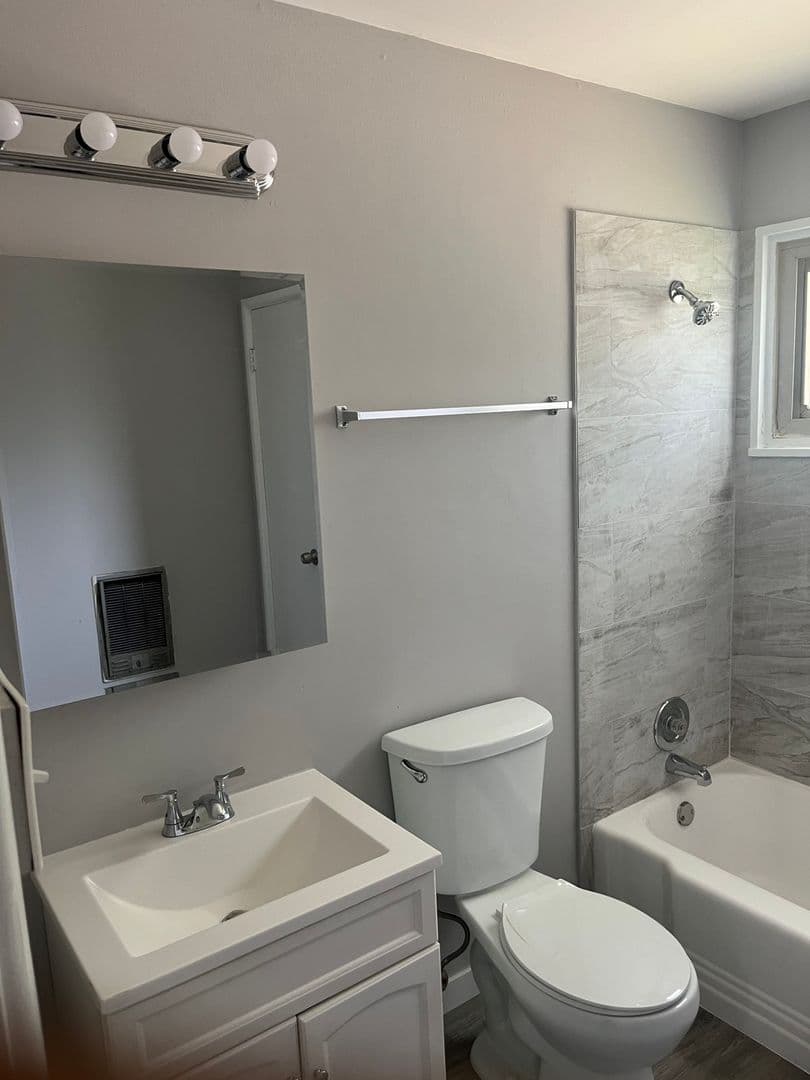 Dolton Apartment: 1450 E 154th Pl