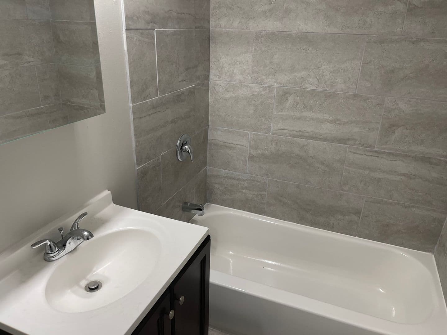 Waukegan Apartment: 10 N Sheridan Rd.