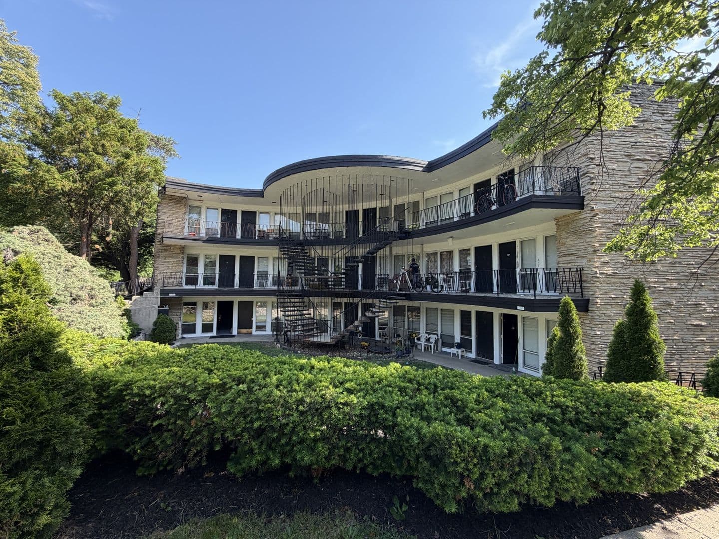 Chicago Apartment: 6901 N Ridge Blvd. - 6901-1B