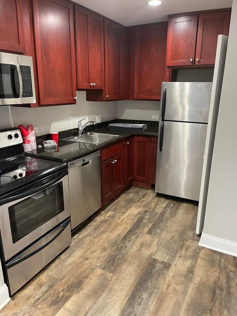 Waukegan Apartment: 10 N Sheridan Rd.