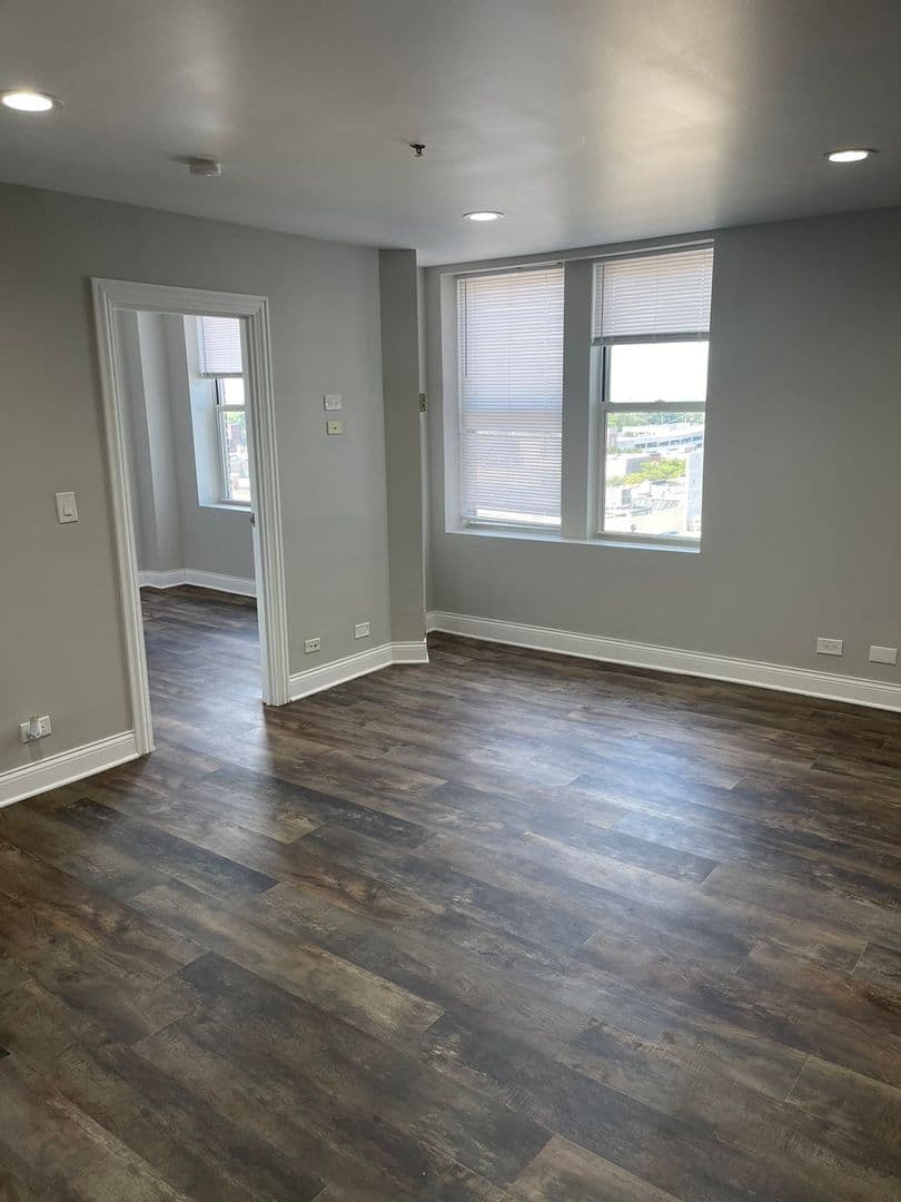 Waukegan Apartment: 10 N Sheridan Rd.
