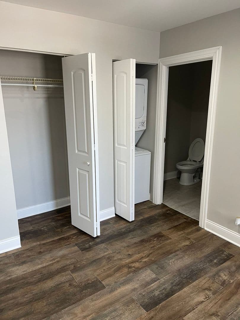 Waukegan Apartment: 10 N Sheridan Rd.