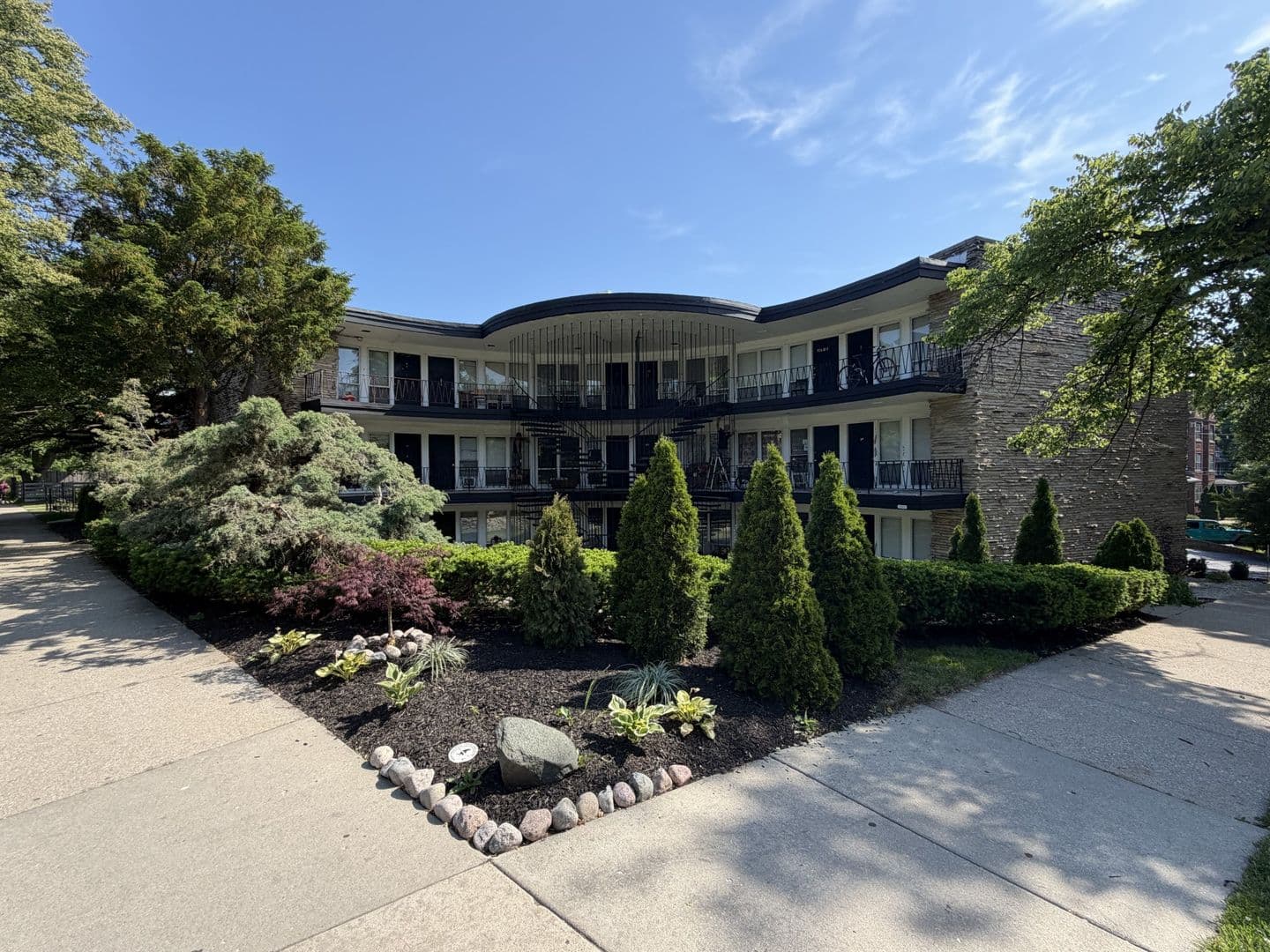 Chicago Apartment: 6901 N Ridge Blvd. - 6901-2E