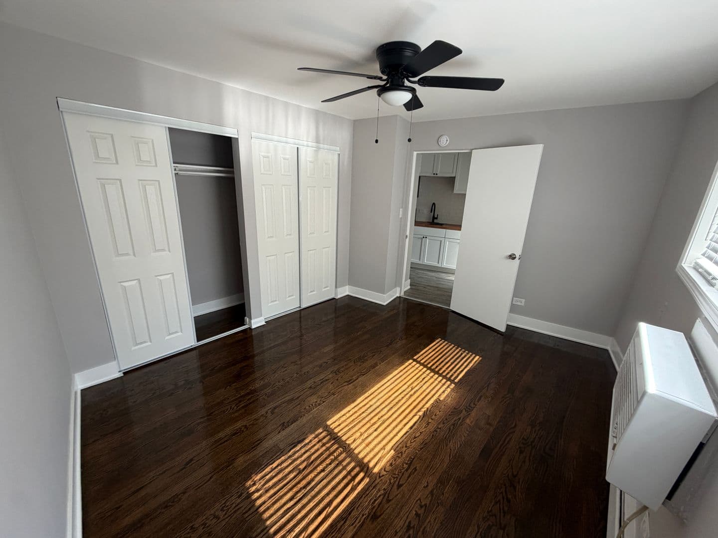 Chicago Apartment: 6901 N Ridge Blvd. - 6901-1B