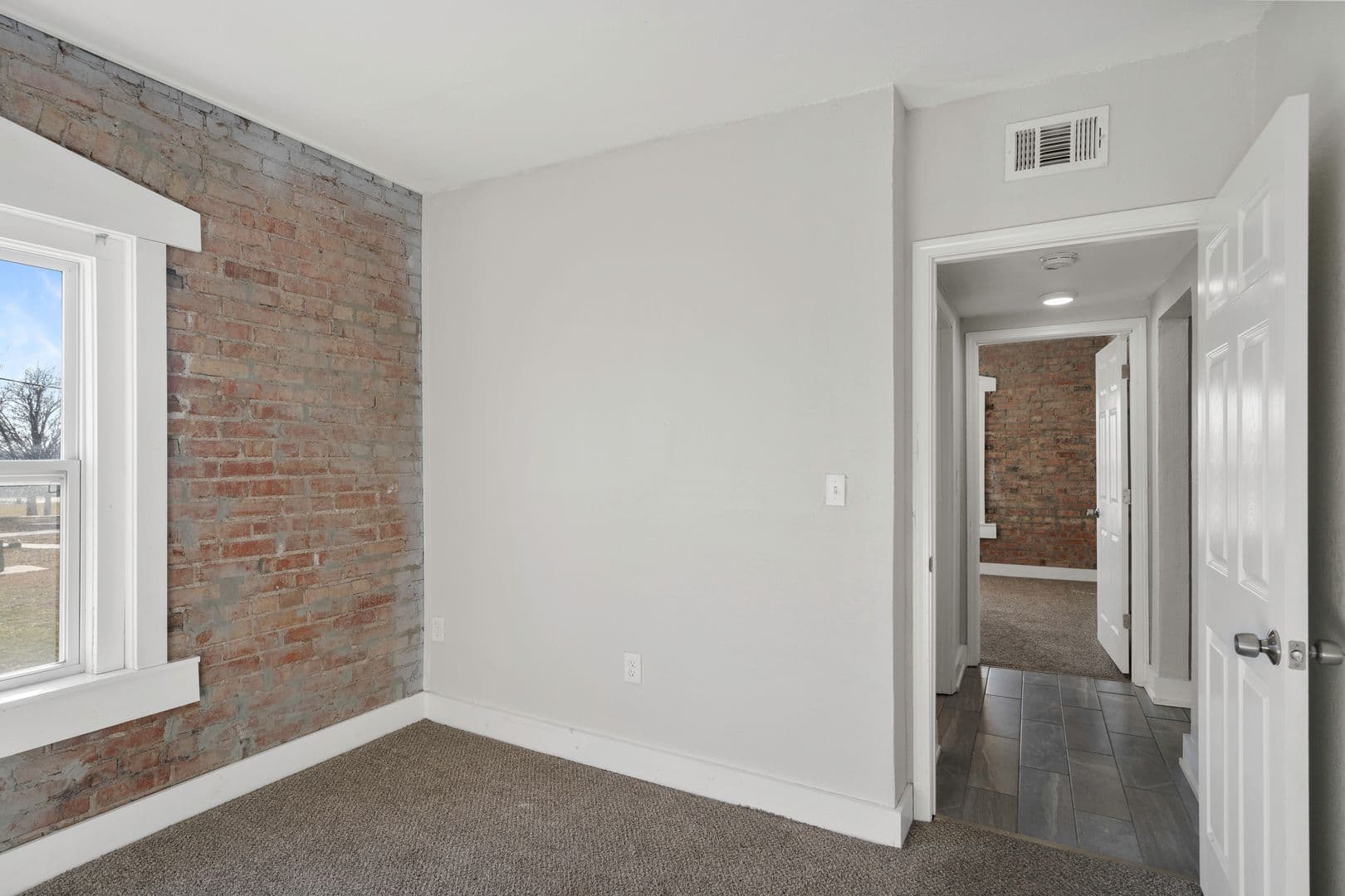 Kansas City Apartment: 1010-1012 Prospect Ave