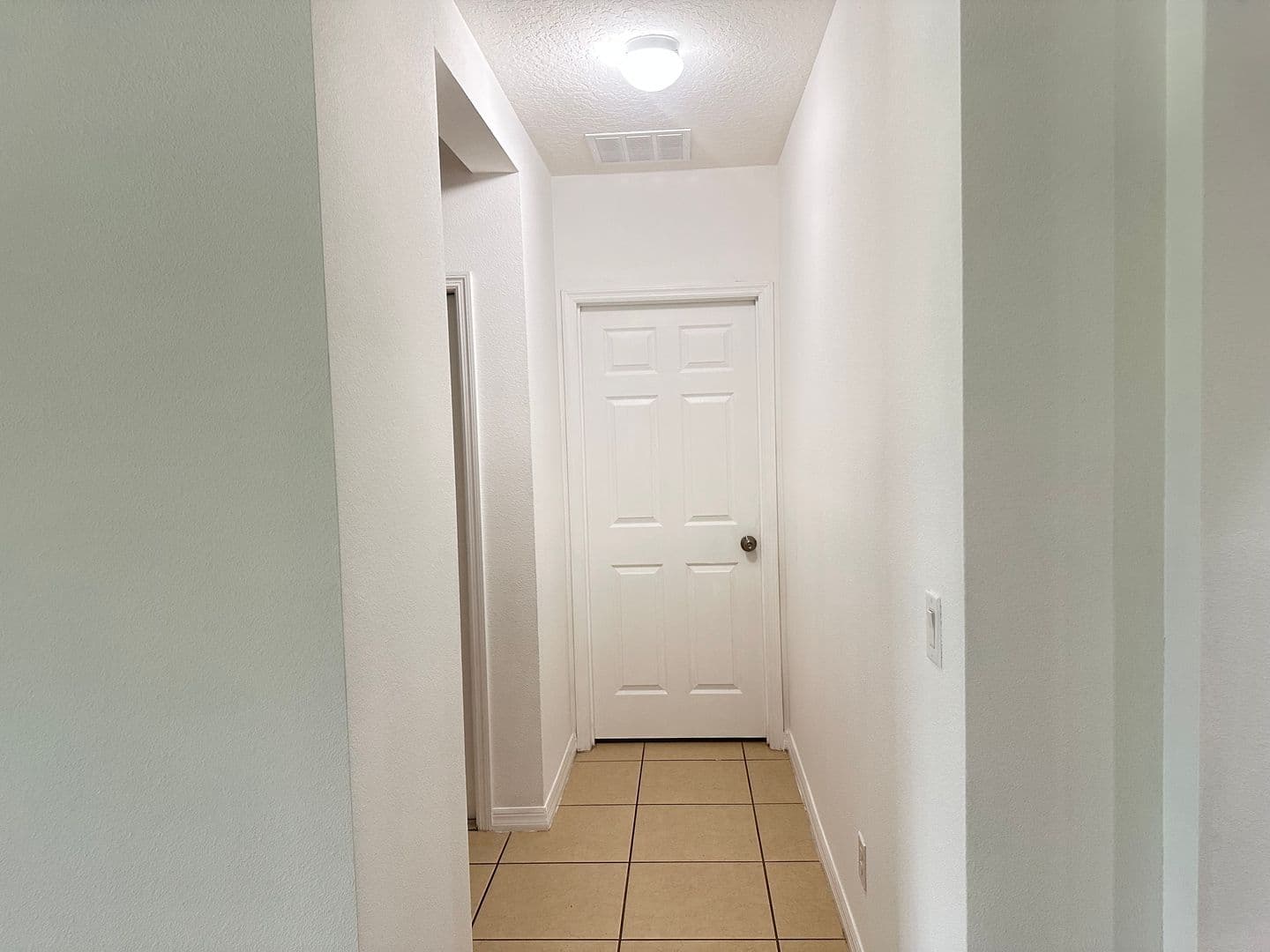 Groveland House: 477 Kestrel Dr