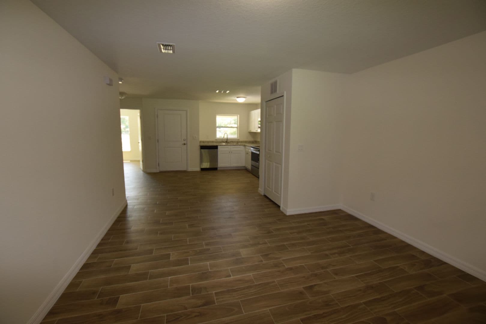 Winter Haven House: 2318 W Cannon Ter NW #B