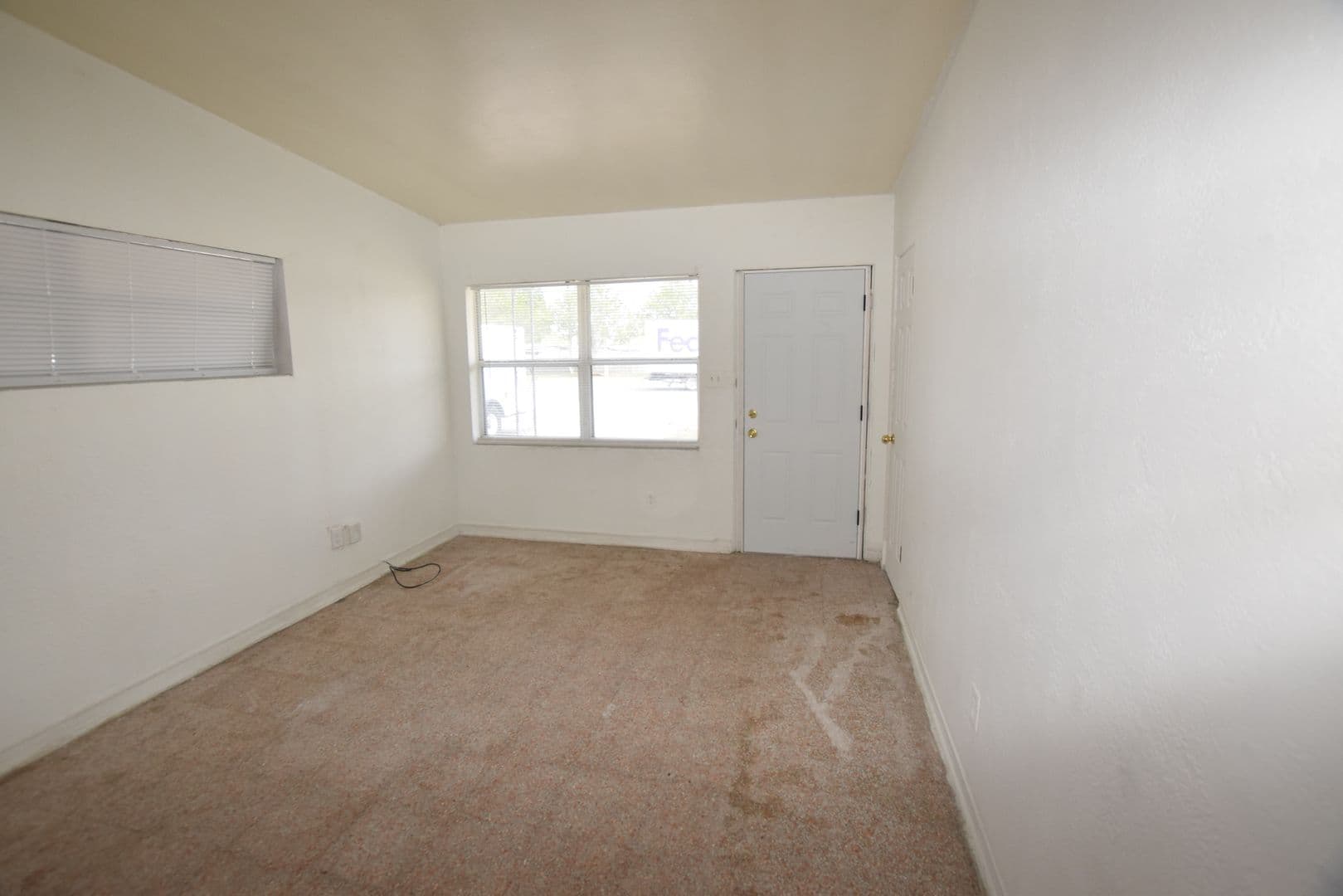 Orlando House: 102 W Lancaster Road