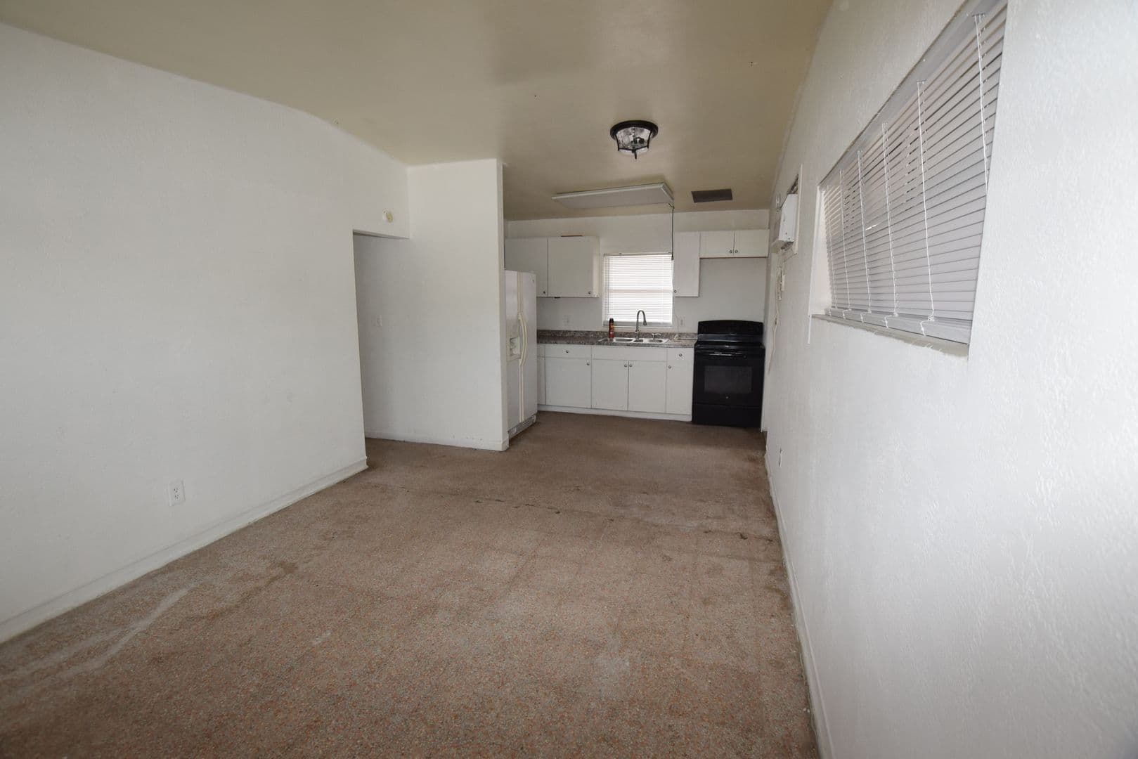 Orlando House: 102 W Lancaster Road