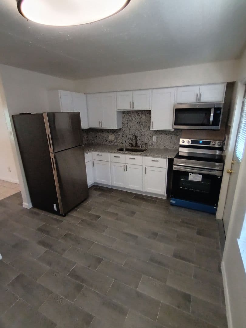 Orlando Condo: 1633 W. Oak Ridge Road #D