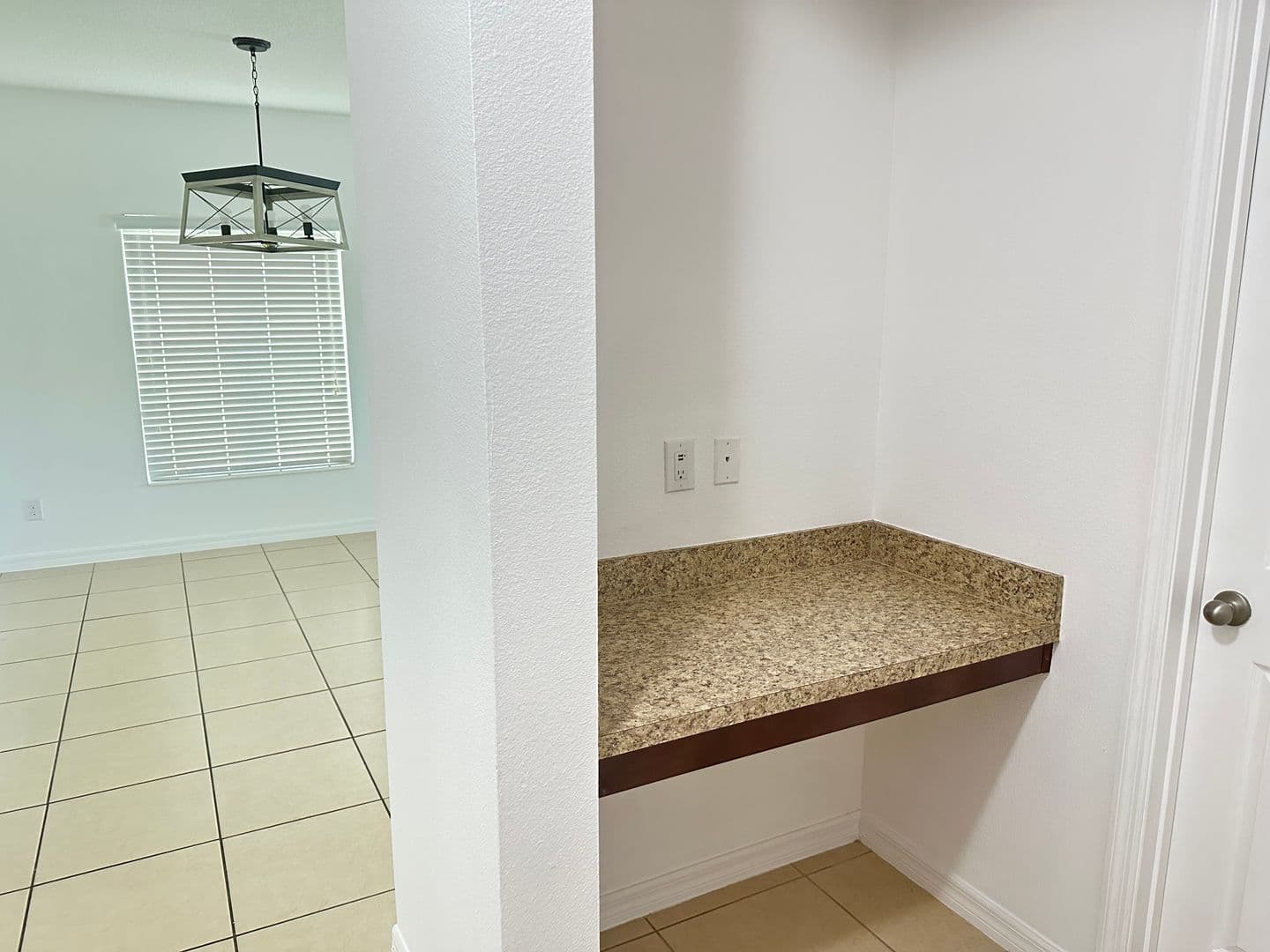Groveland House: 477 Kestrel Dr