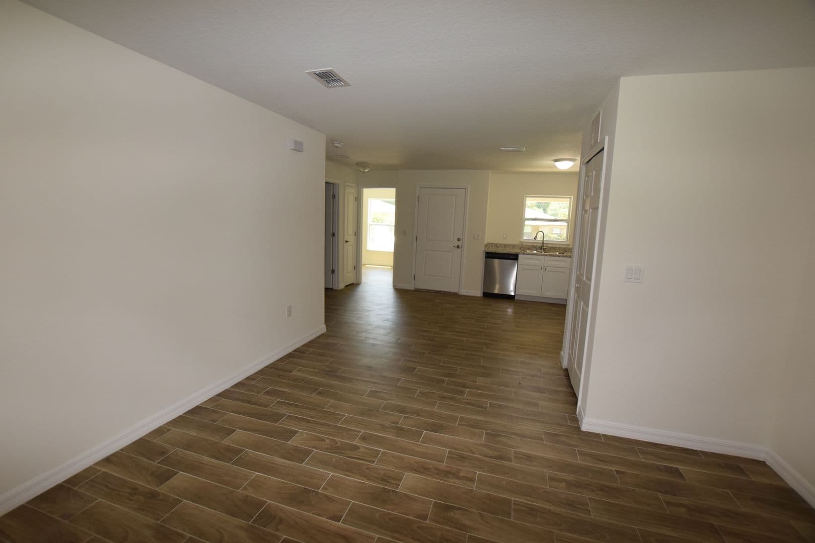 Winter Haven House: 2318 W Cannon Ter NW #B