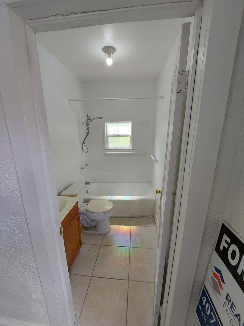 Ocala House: 1016 NE 8th Ave
