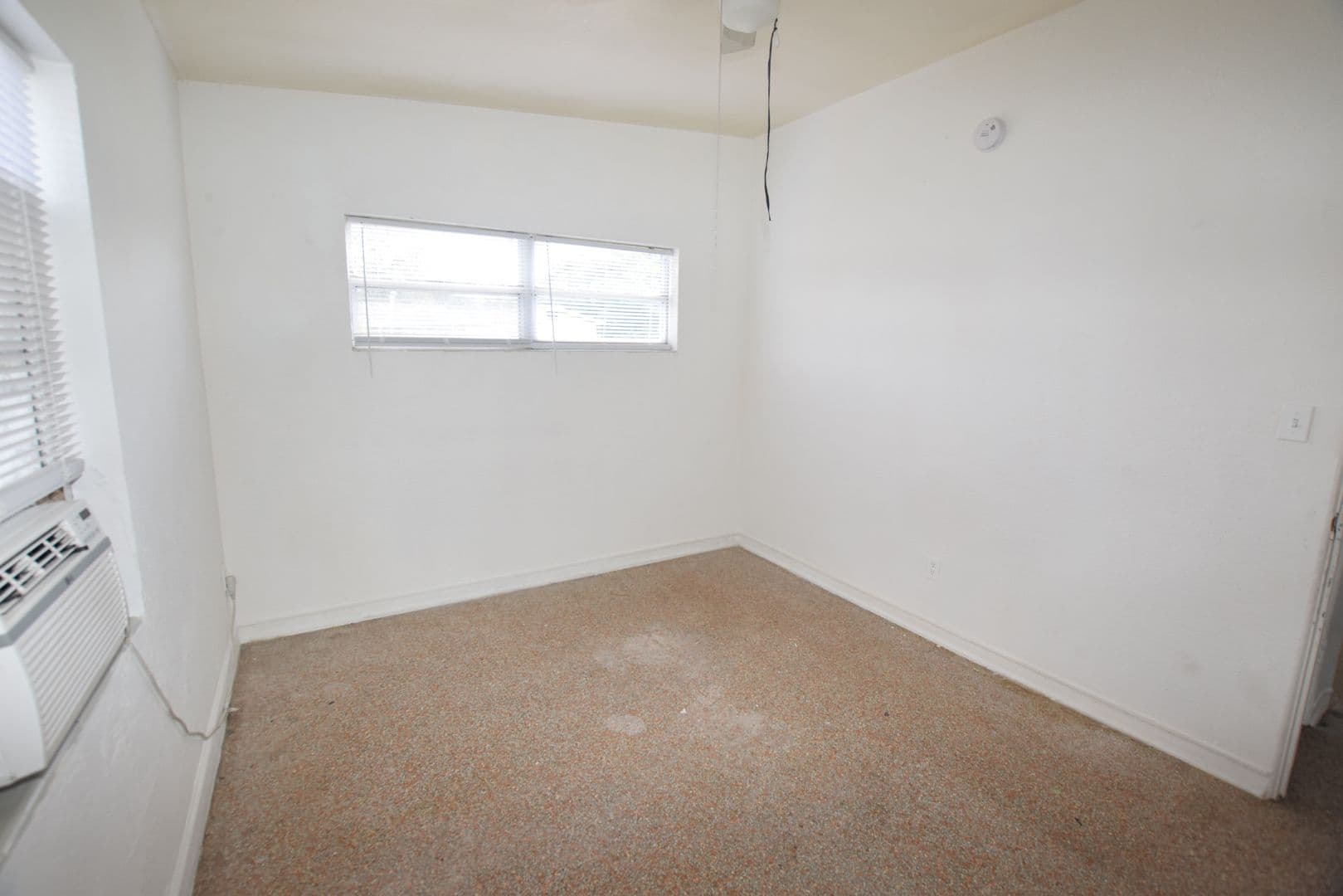 Orlando House: 102 W Lancaster Road