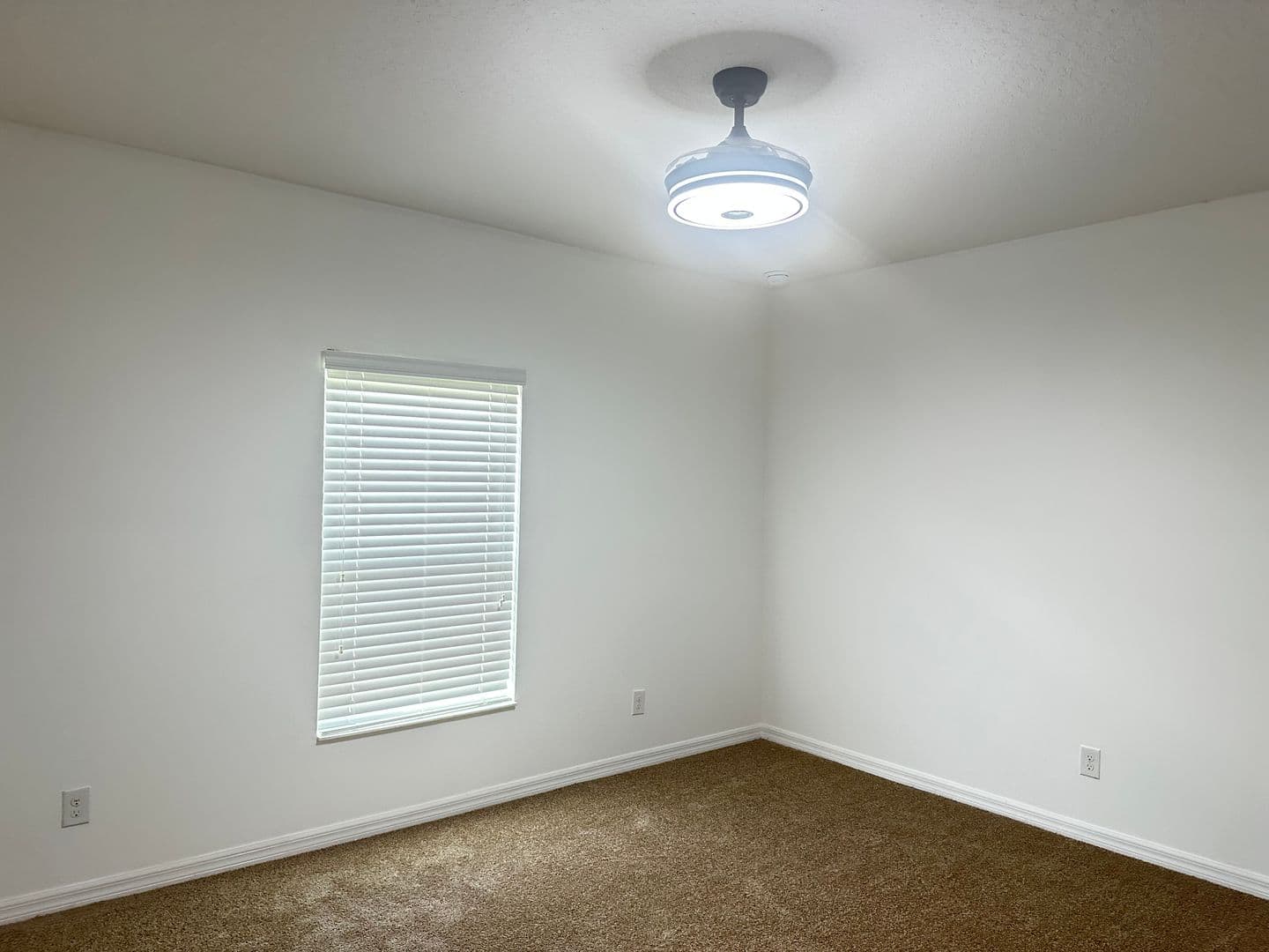 Groveland House: 477 Kestrel Dr