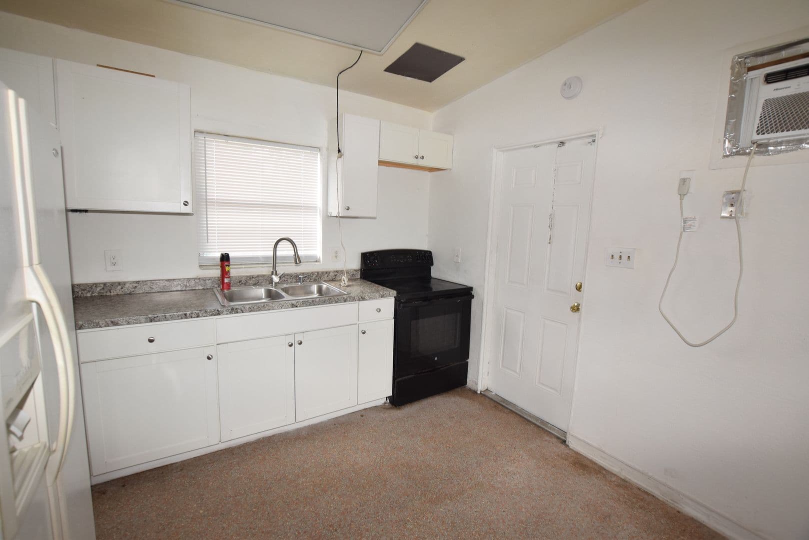 Orlando House: 102 W Lancaster Road