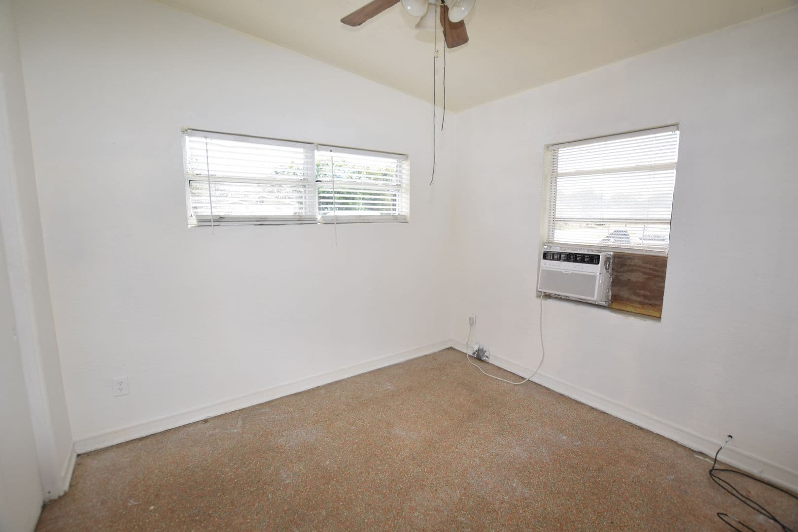 Orlando House: 102 W Lancaster Road