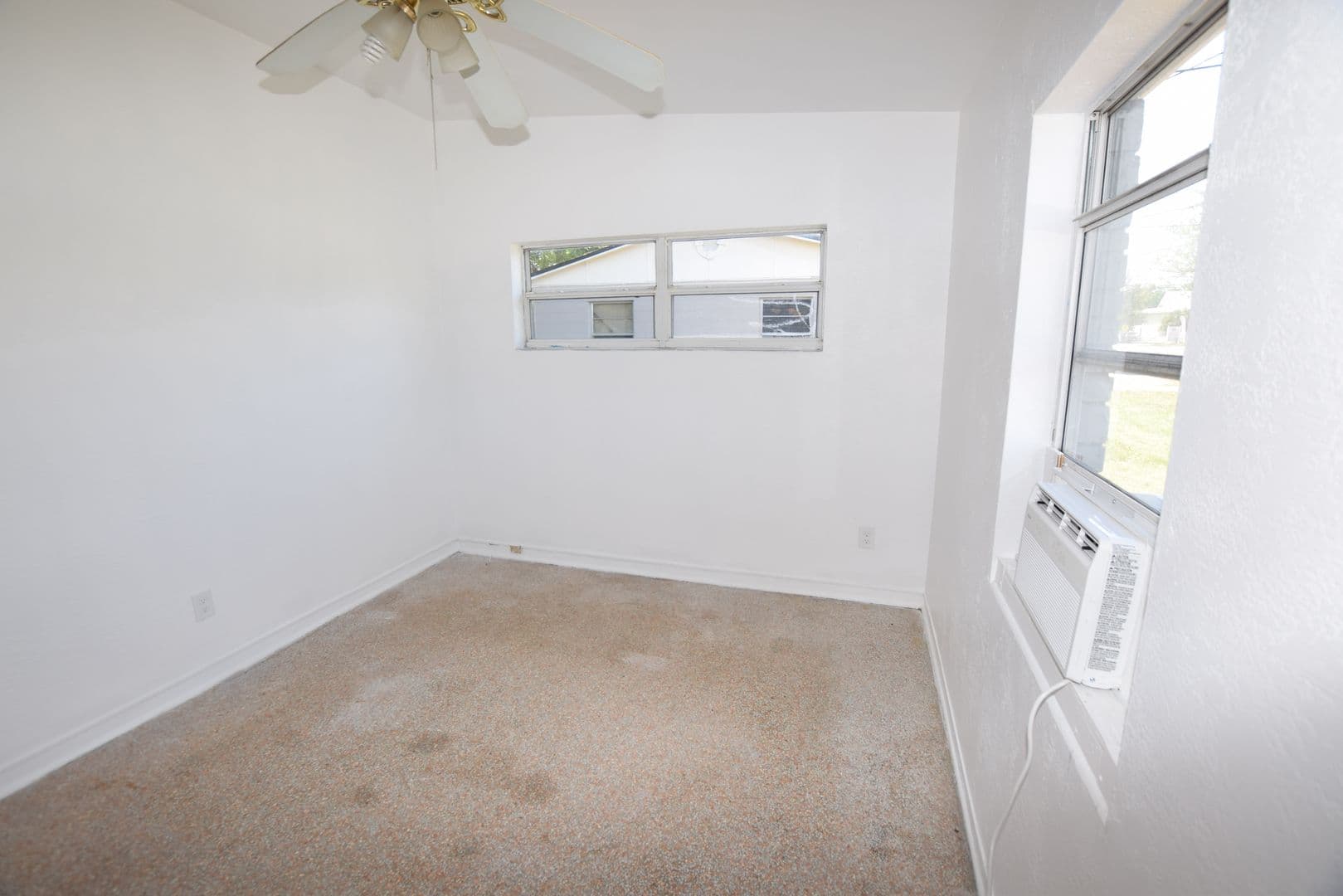 Orlando House: 104 W Lancaster Road