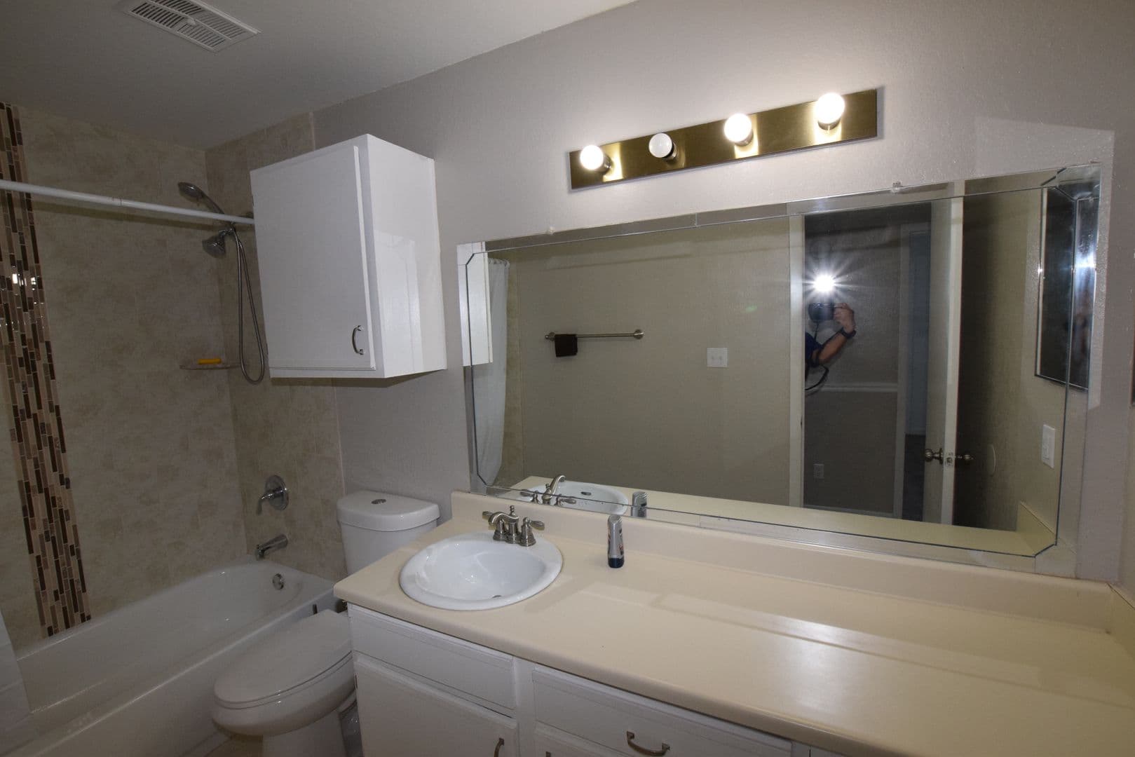 Orlando House: 5533 Chrishire Way #F201