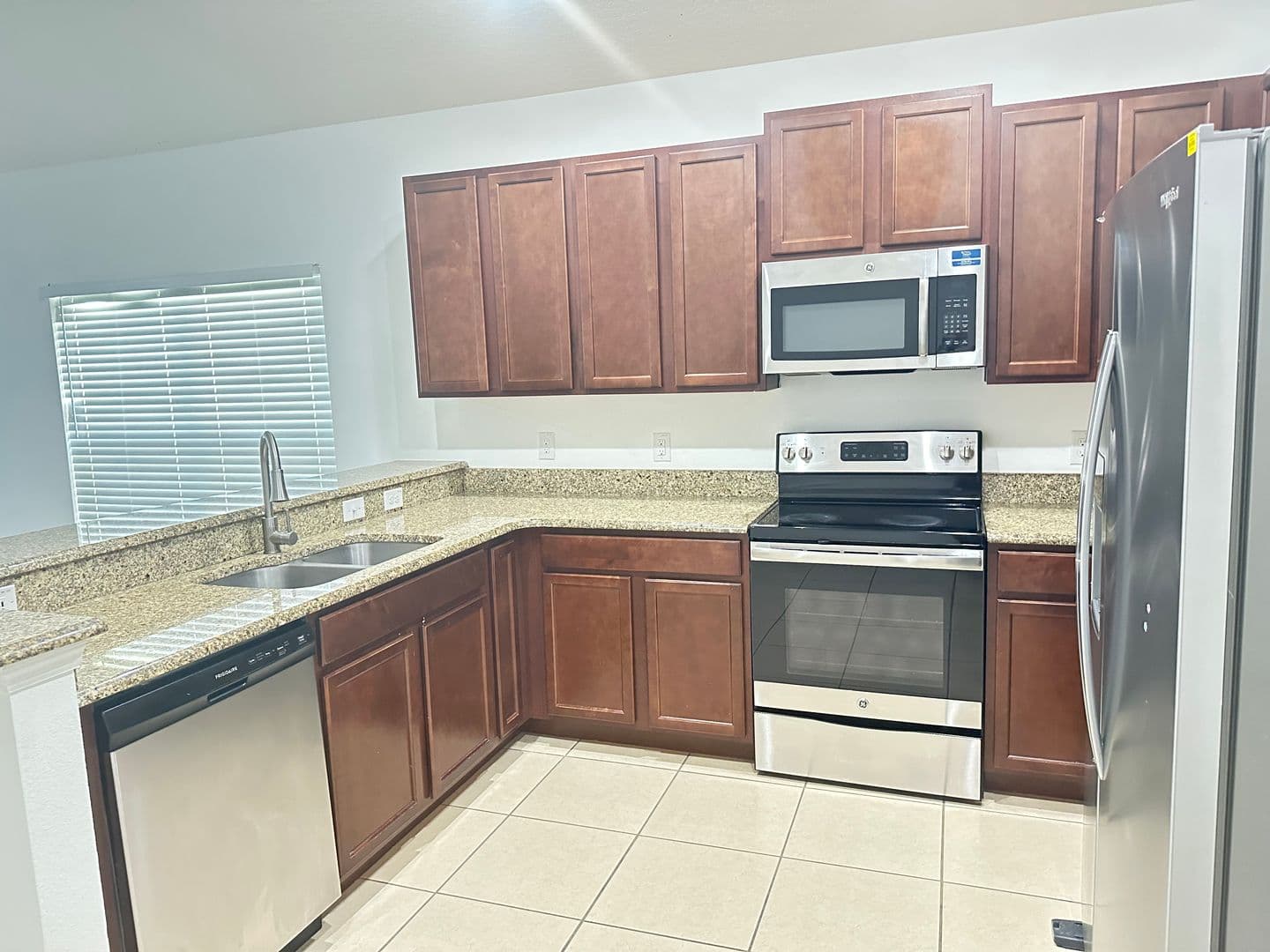 Groveland House: 477 Kestrel Dr
