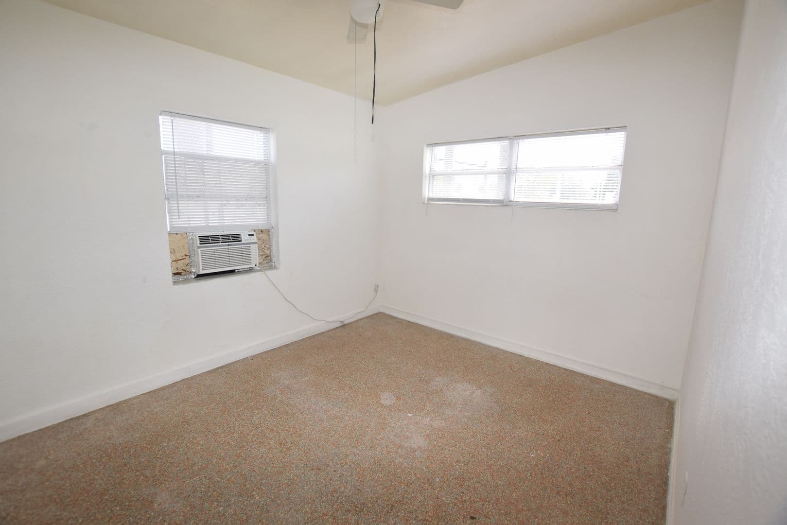 Orlando House: 102 W Lancaster Road