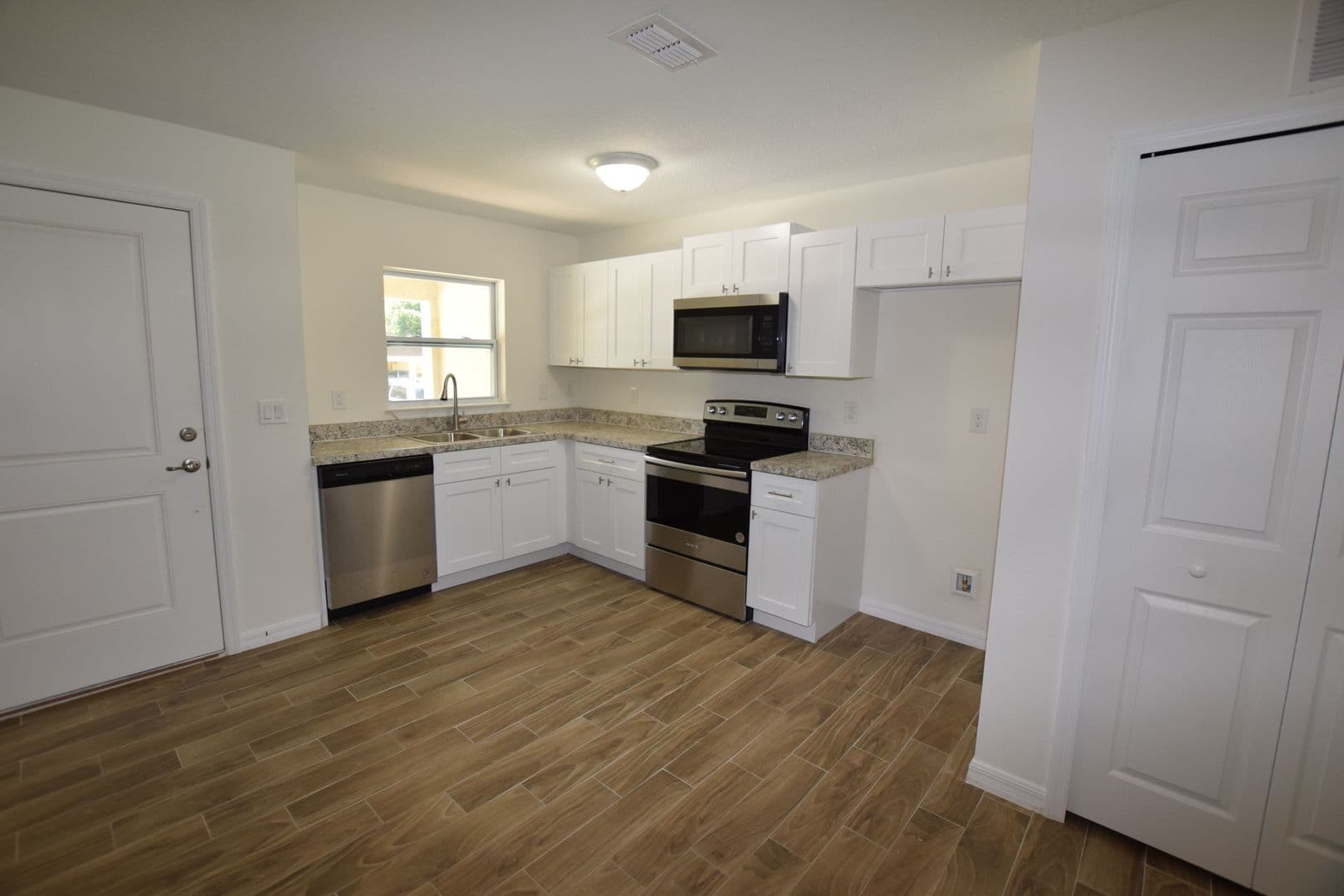 Winter Haven House: 2318 W Cannon Ter NW #B