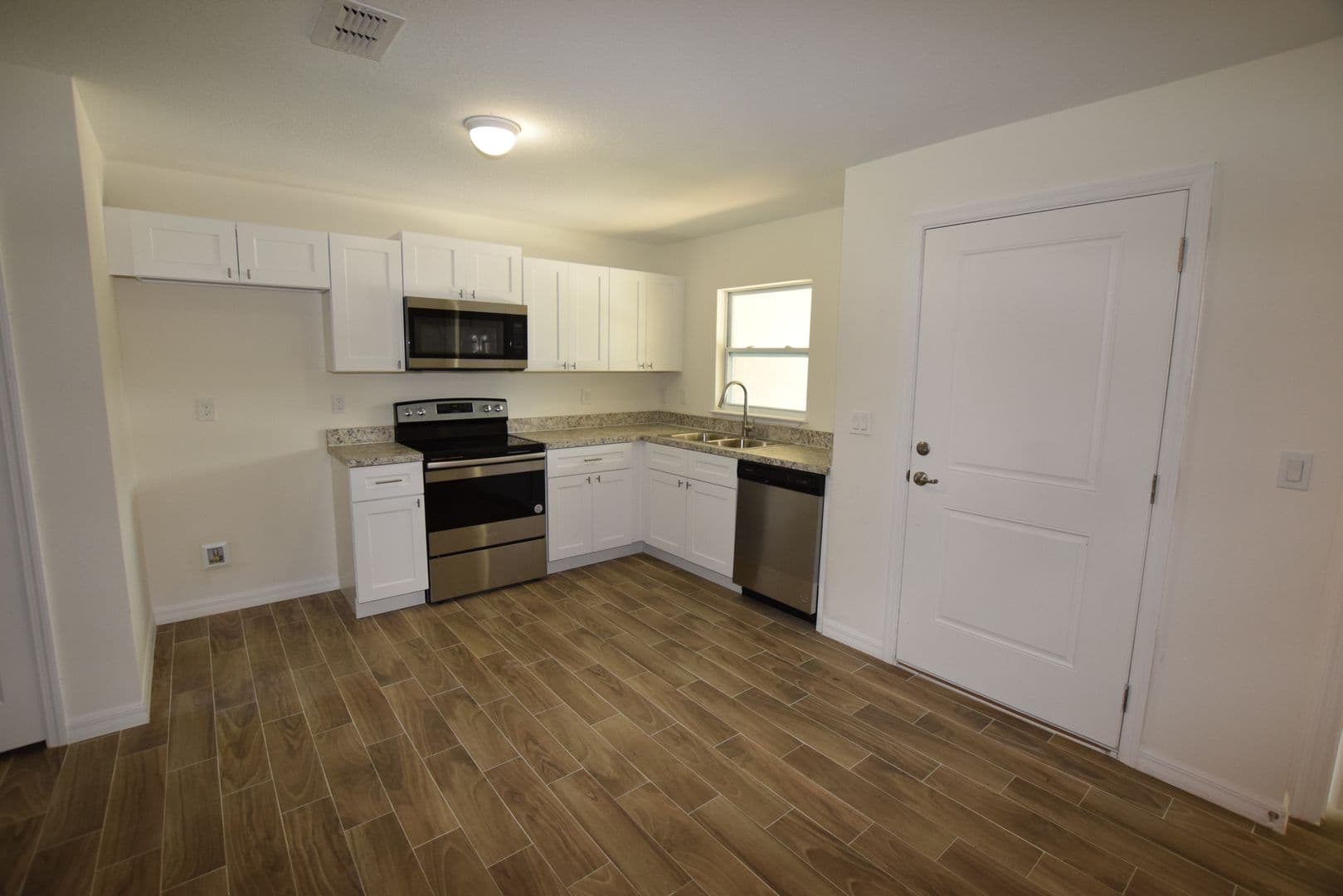 Winter Haven House: 2318 W Cannon Ter NW #A