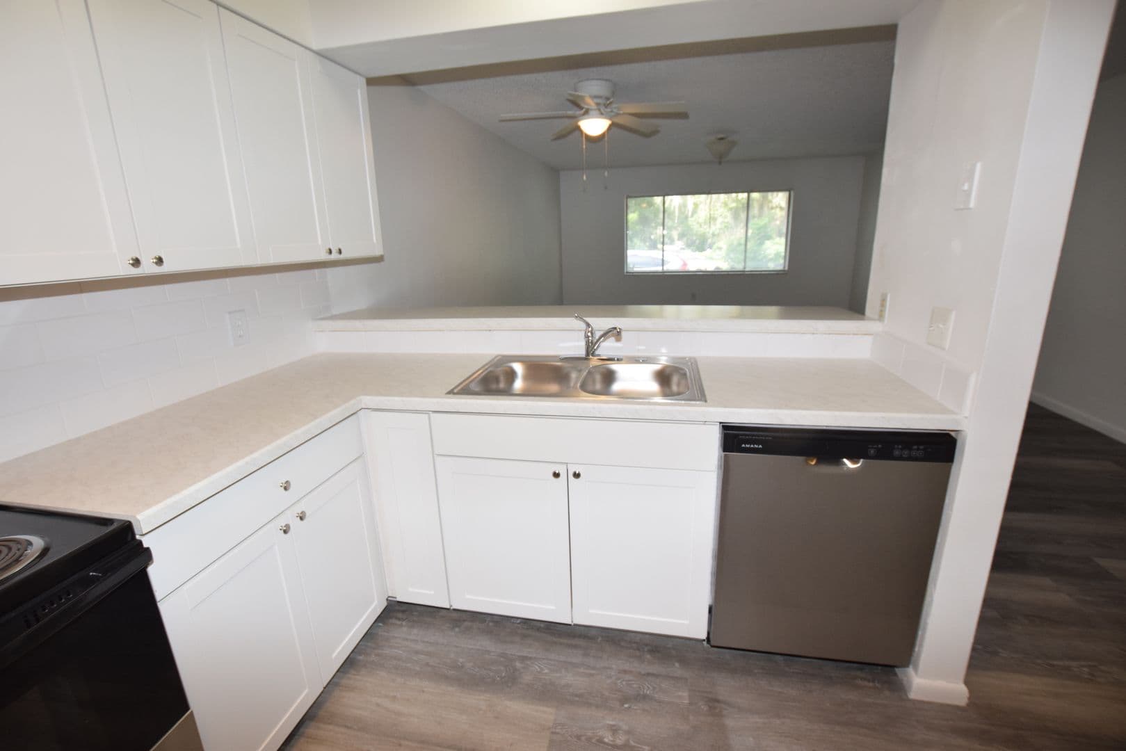Leesburg Townhome: 908 Sumter Street