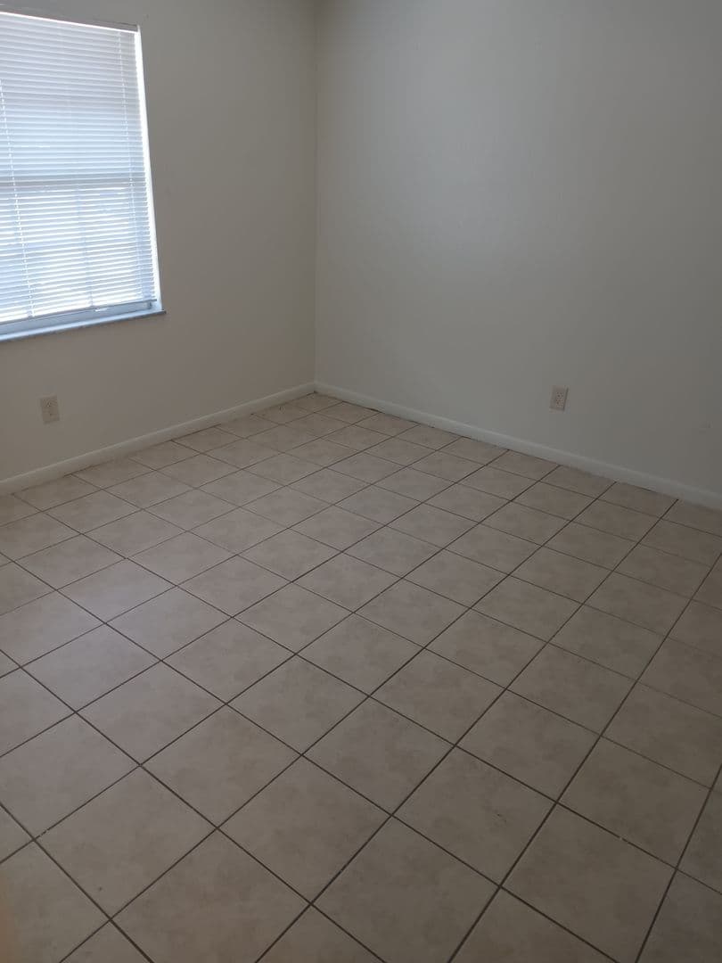 Orlando Condo: 1633 W. Oak Ridge Road #D