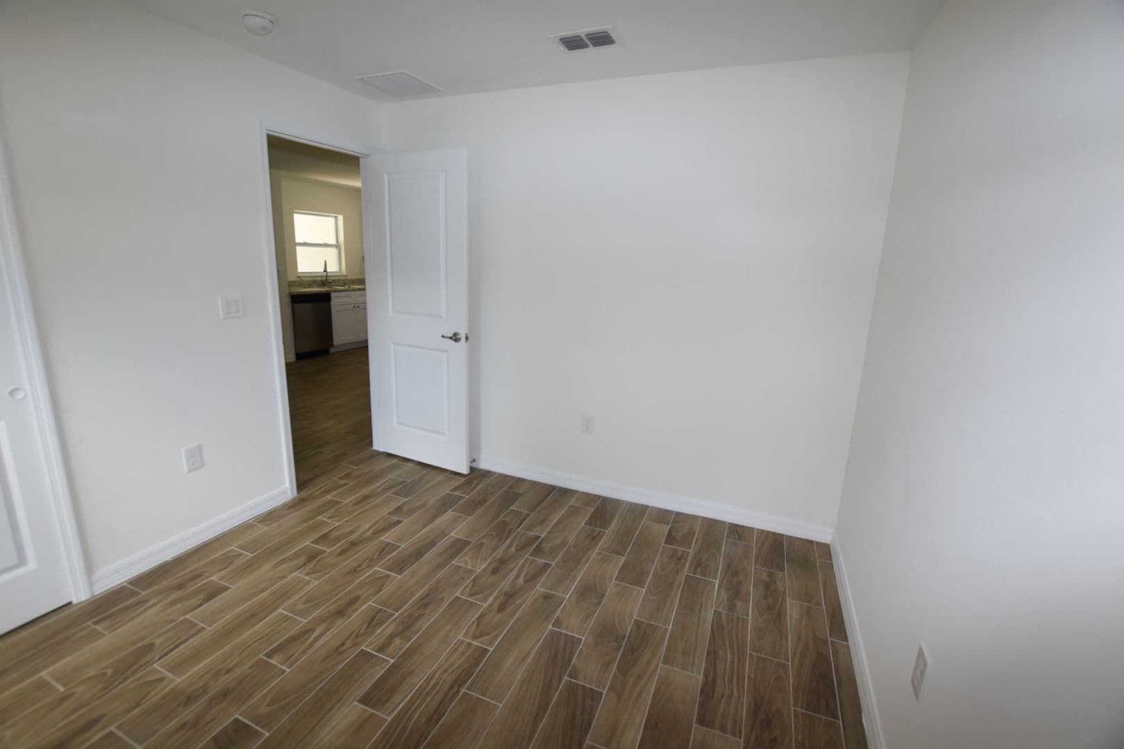 Winter Haven House: 2318 W Cannon Ter NW #B