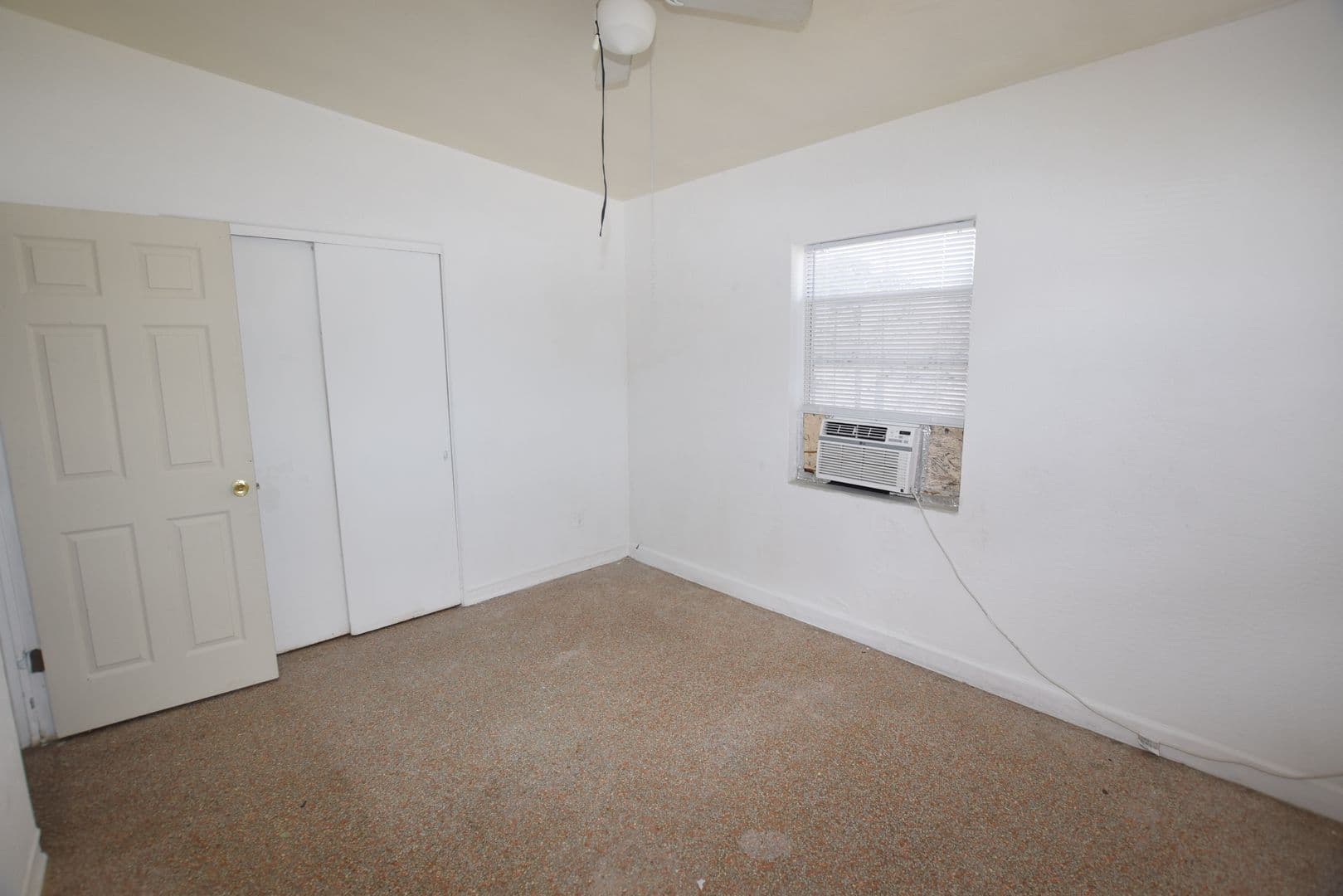 Orlando House: 102 W Lancaster Road