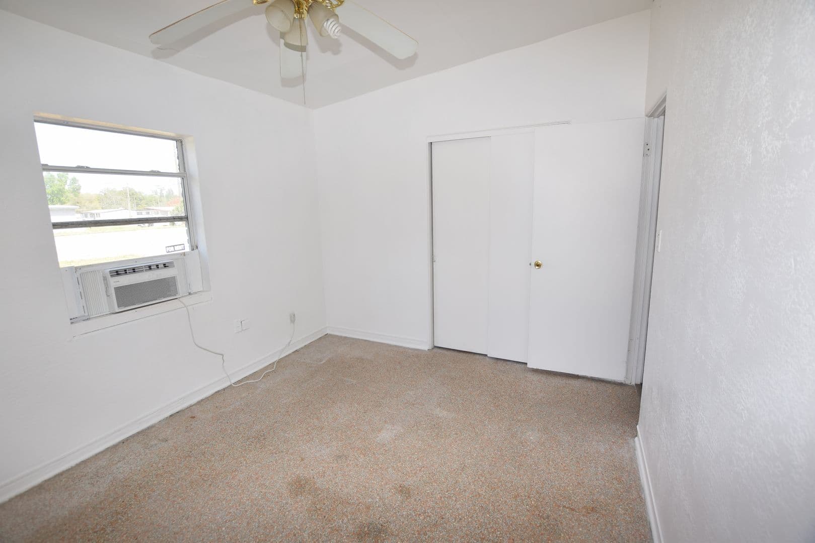 Orlando House: 104 W Lancaster Road