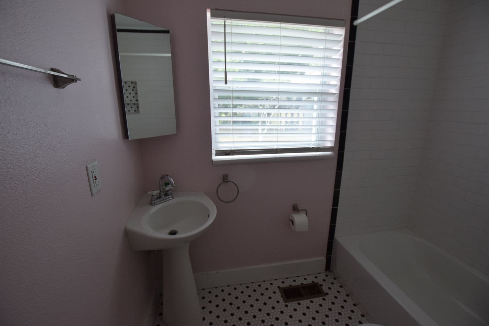 Belle Isle House: 2212 Hoffner Avenue