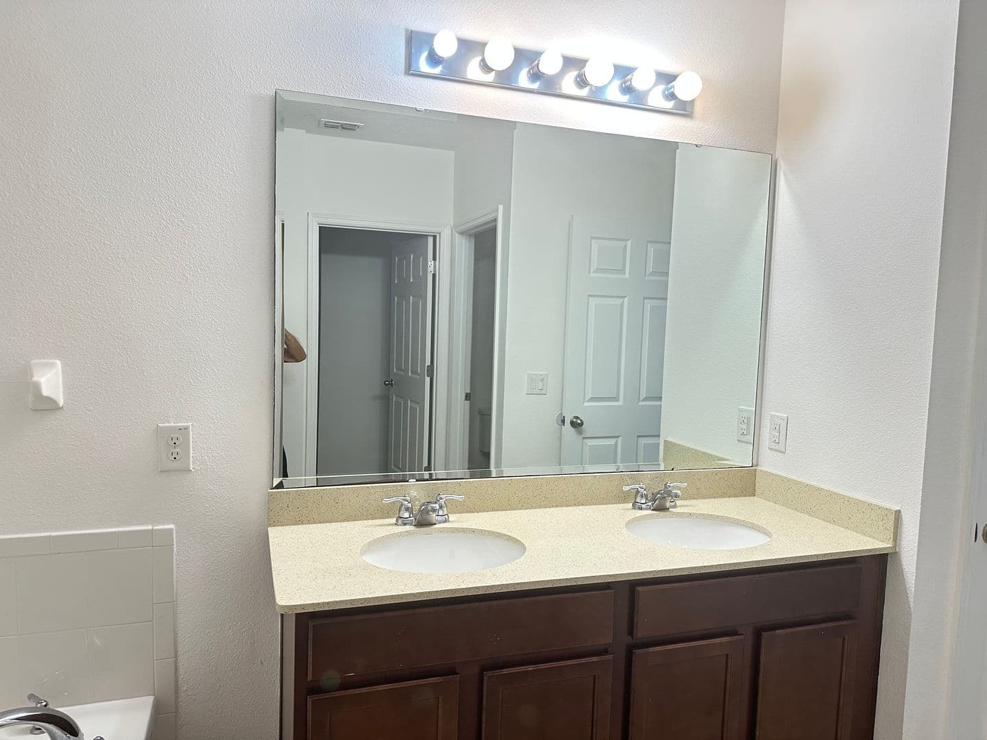 Groveland House: 477 Kestrel Dr