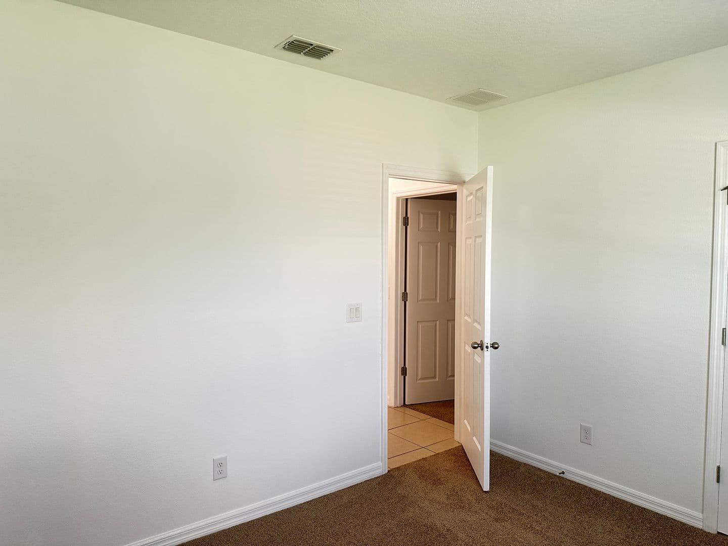 Groveland House: 477 Kestrel Dr