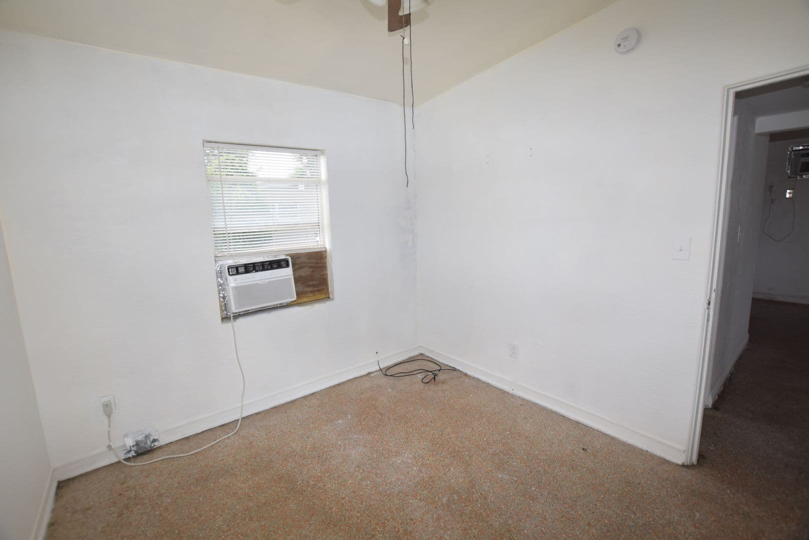 Orlando House: 102 W Lancaster Road