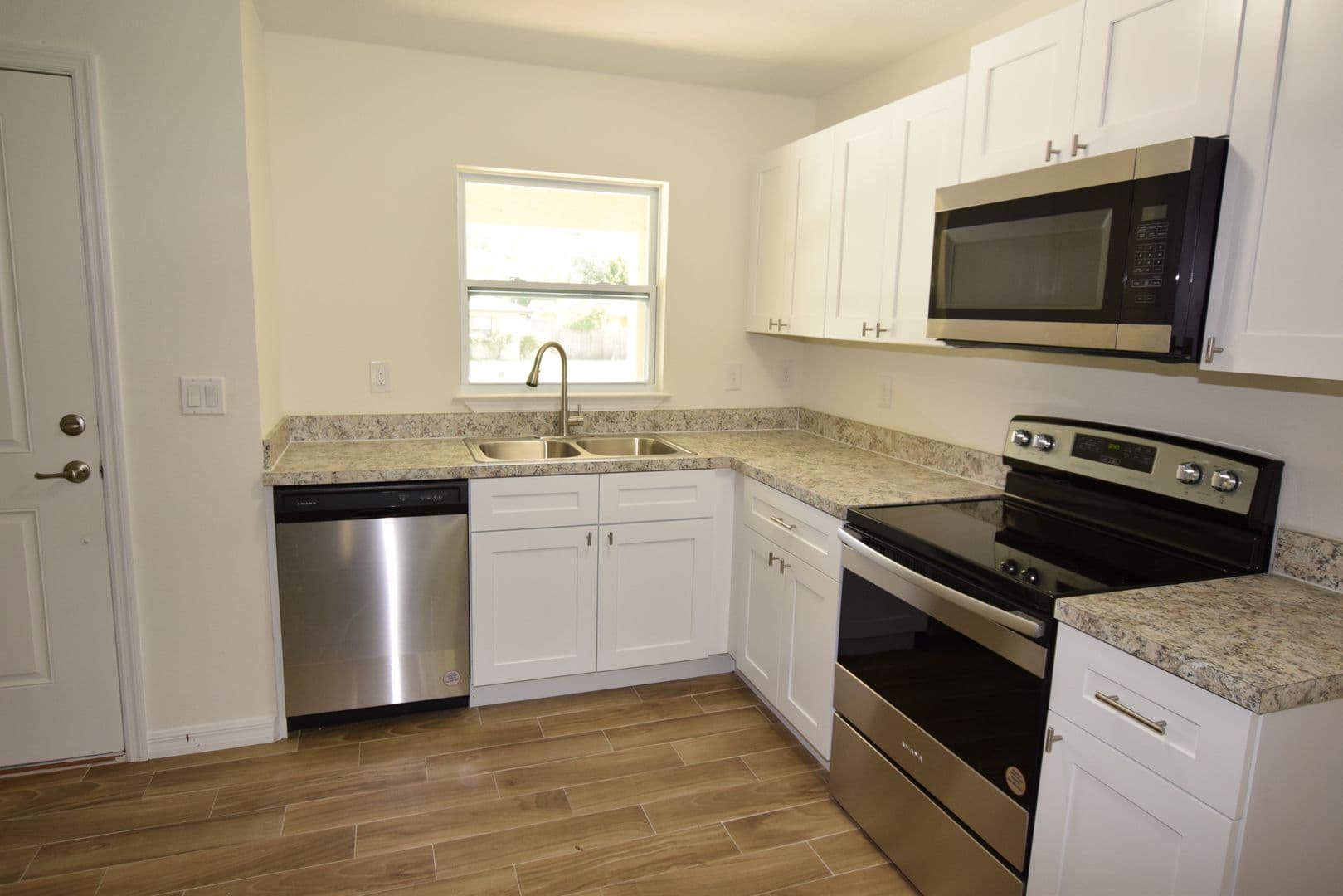 Winter Haven House: 2318 W Cannon Ter NW #B
